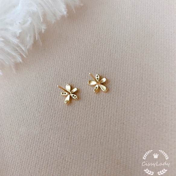 ゴールド　シンプル  フラワー　花　ミニピアス　小ぶり　小さい　プチ　イヤリング 5枚目の画像