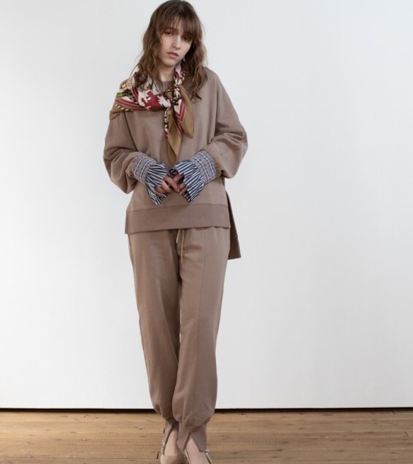 専用出品　make-ai 完売品　新品タグなしスモック刺繍スウェットセットアップ make-ai 完売品 新品 タグなし⁉︎ スモック刺繍スウェットセットアップ