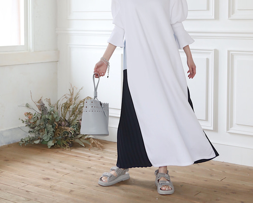 バイカラーバックプリーツワンピース(ホワイト) 8cm短めのみ