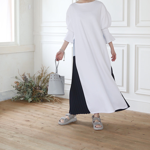 バイカラーバックプリーツワンピース(ホワイト) 8cm短めのみ