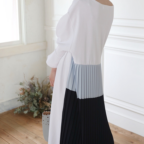 バイカラーバックプリーツワンピース(ホワイト) 8cm短めのみ