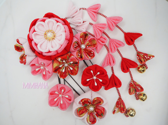 42 ピンク×赤 つまみ細工髪飾り｡+☆七五三、成人式の着物ヘアに(*ˊᵕˋ
