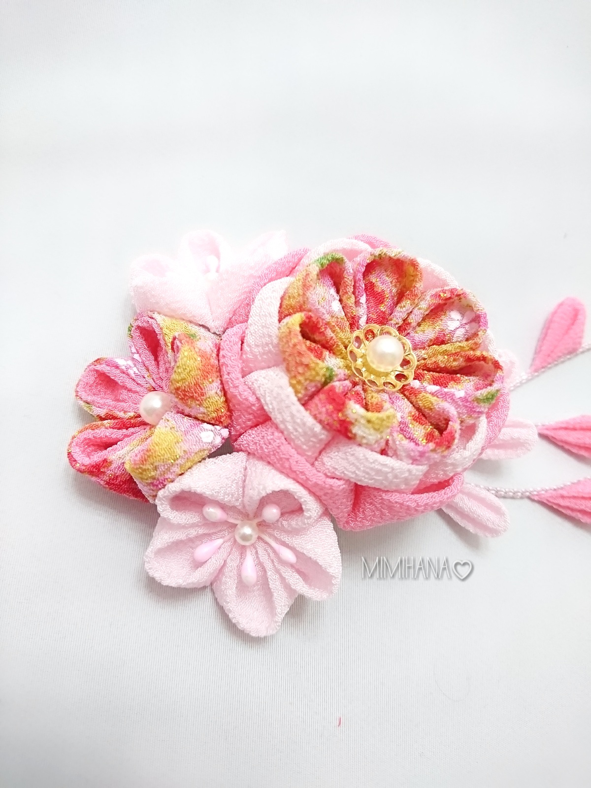 がま口付♪ 可愛いピンクの花柄グラニーバッグ つまみ細工風ブローチがワンポイント がま口付♪ 可愛いピンクの花柄グラニーバッグ つまみ細工風