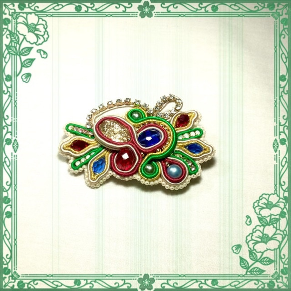 クリスマスカラーのブローチ    soutache 2枚目の画像