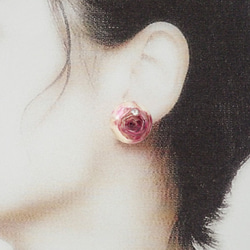 玲瓏　玫瑰乾燥花✕Swarovski　樹脂加工　耳環＋珍珠後耳扣　RW　❊空郵台灣5-7天 第6張的照片