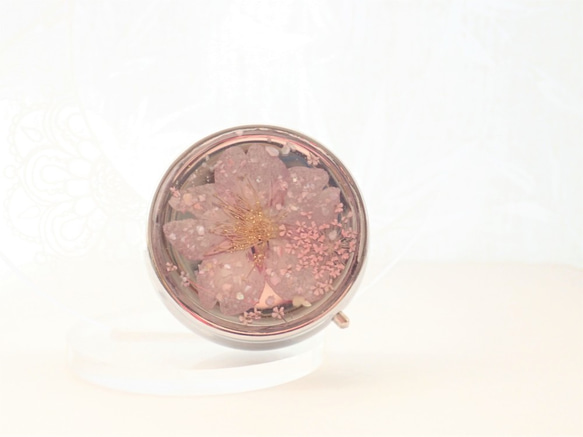 桜吹雪　押し花のピルケースM　ミラー付き 2枚目の画像