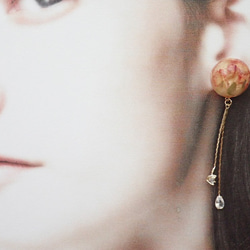 康乃馨✕方晶鋯石耳環　樹脂加工　耳針可轉耳夾　❊空郵台灣5-7天 第6張的照片