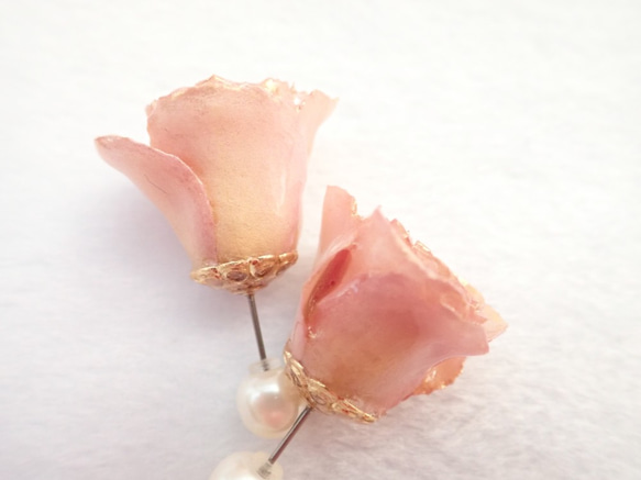 編輯部推薦作品　Rosemellia　玫瑰乾燥花　樹脂加工耳環　珍珠耳後扣　❊空郵台灣5-7天 第6張的照片