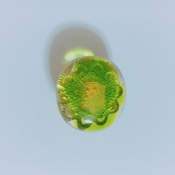 カラフルガラスの帯留 黄緑色 2枚目の画像