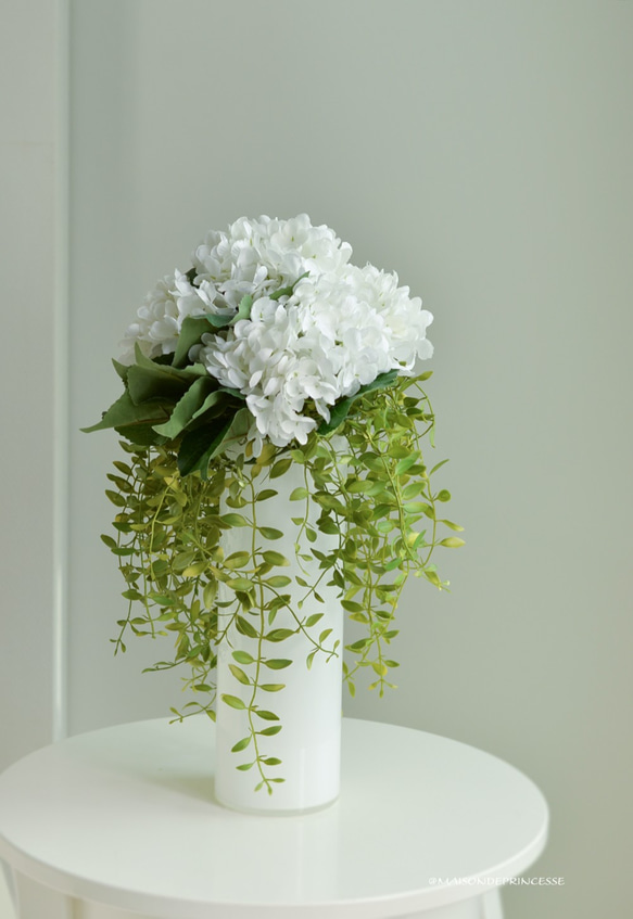 高級感あふれるギフトアレンジメント 紫陽花　アーティフィシャルフラワー 造花 贈り物 カフェ 受付に 2枚目の画像