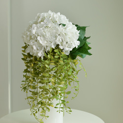 高級感あふれるギフトアレンジメント 紫陽花　アーティフィシャルフラワー 造花 贈り物 カフェ 受付に 4枚目の画像