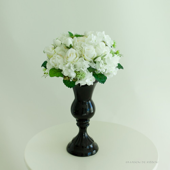 高級感あふれるギフトアレンジメント 　アーティフィシャルフラワー 造花 贈り物 カフェ 受付に 1枚目の画像