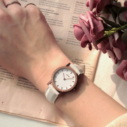 MEDOTA Autm系列簡約花邊米白色真皮女錶 \ AT-9601 第3張的照片