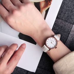 MEDOTA Autm系列簡約花邊米白色真皮女錶 \ AT-9601 第4張的照片