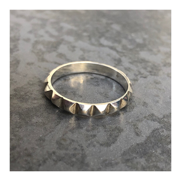 ZeS スタッズリング シルバー ピラミッド リング アクセサリー ZeS スタッズリング シルバー ピラミッド リング アクセサリー
