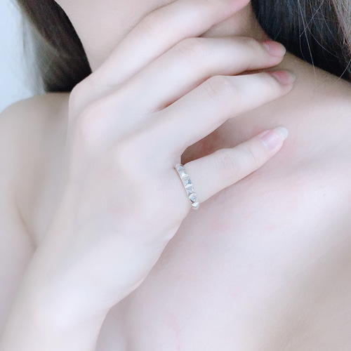 ZeS スタッズリング シルバー ピラミッド リング アクセサリー ZeS スタッズリング シルバー ピラミッド リング アクセサリー