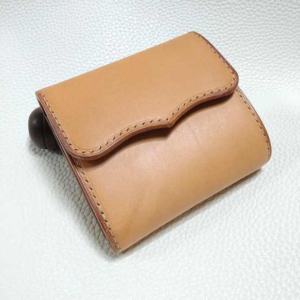 20%オフ！3つ折りショートウォレット〜compact tri-fold wallet liscio natural〜 1枚目の画像