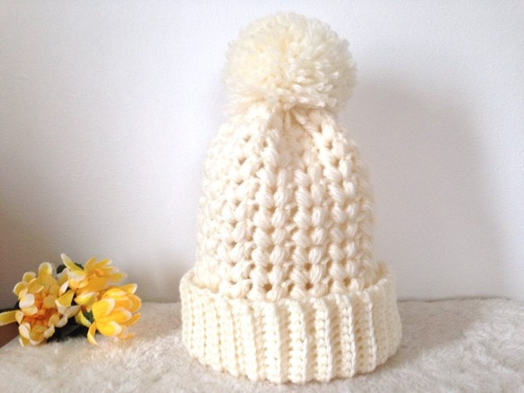 玉編みハートのボンボン付きニット帽 【ホワイト】 ニット帽・ビーニー