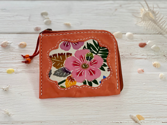 紅型  L字ファスナー　ミニ財布     （ハイビスカス柄）　革　  ピンク 1枚目の画像