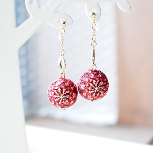 受注制作》手毬ピアス・イヤリング（二ツ菊） イヤリング