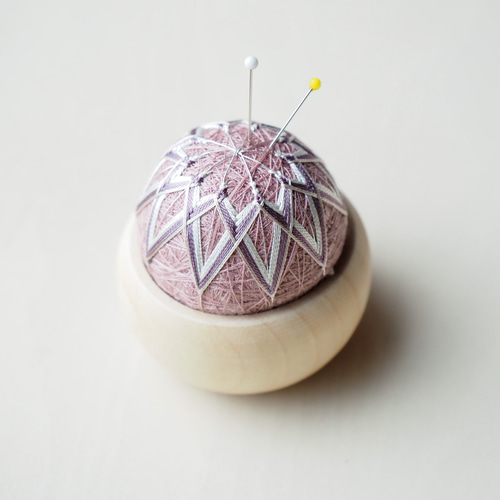 手毬猫の店 ミニてまり「麻の葉模様」白地赤 3.8cm 手まり 手毬 手毬猫の店 ミニてまり「麻の葉模様」白地赤 3.8cm 手まり 手毬