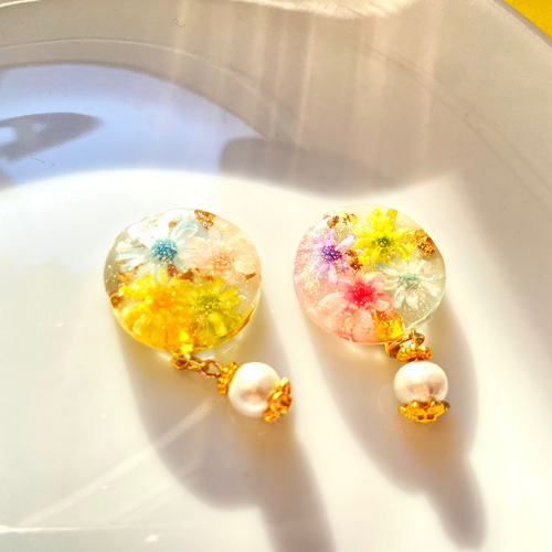 パステルカラーのドライフラワーレジンピアス イヤリング ピアス