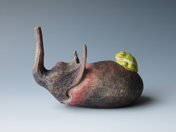 木彫彩色　茄子に蛙 2枚目の画像