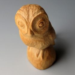 木彫りのキーホルダー　クスノキの梟 4枚目の画像