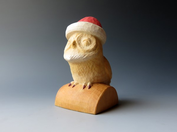 木彫り　サンタ フクロウ（榧材） 2枚目の画像