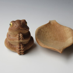 木彫　蛙のいのり　クスノキ 4枚目の画像