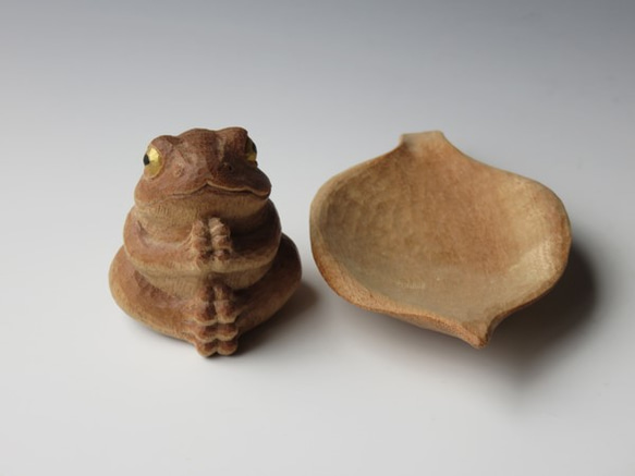 木彫　蛙のいのり　クスノキ 4枚目の画像