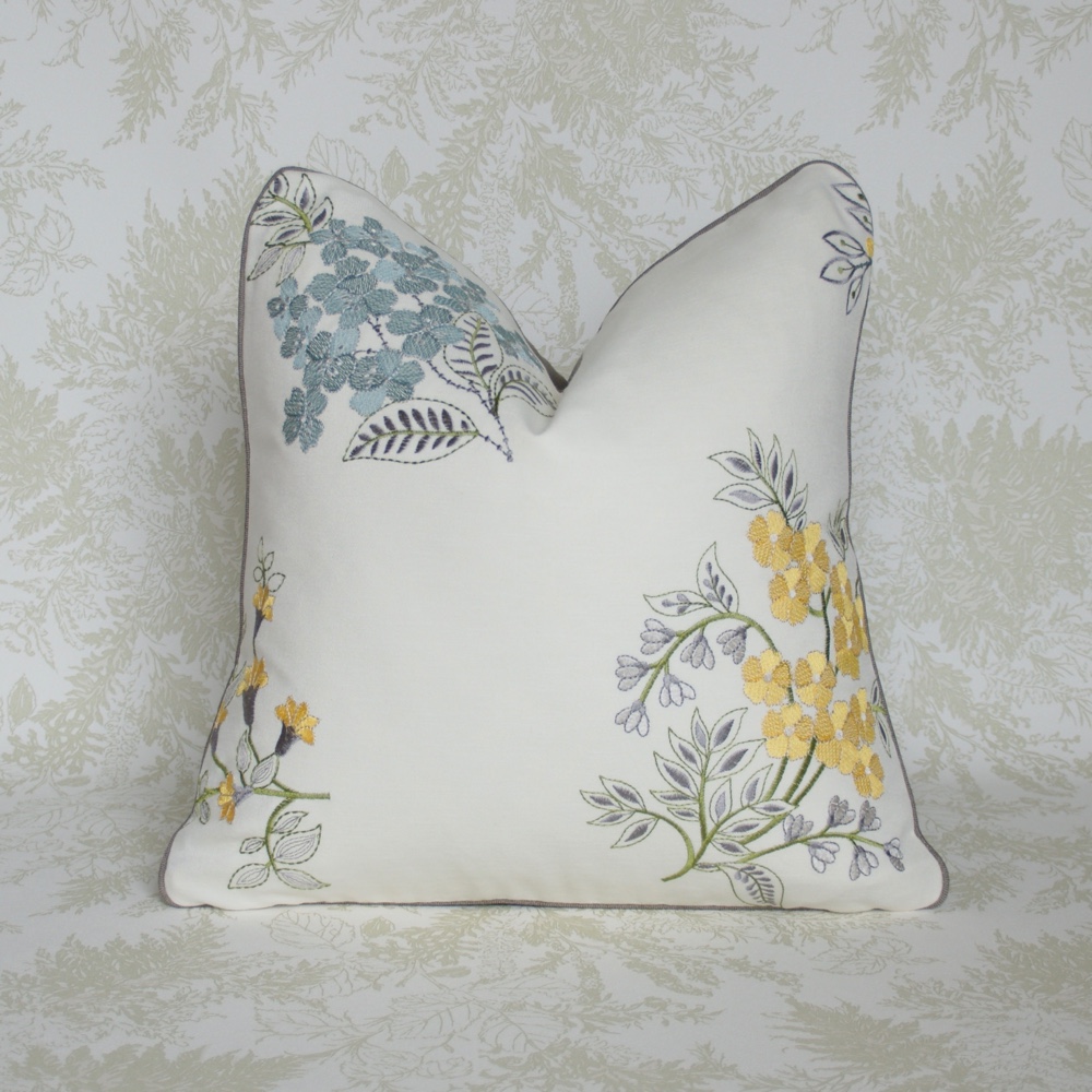 ブルーブーケ【クッションカバー45x45cm】刺繍花柄（送料無料）