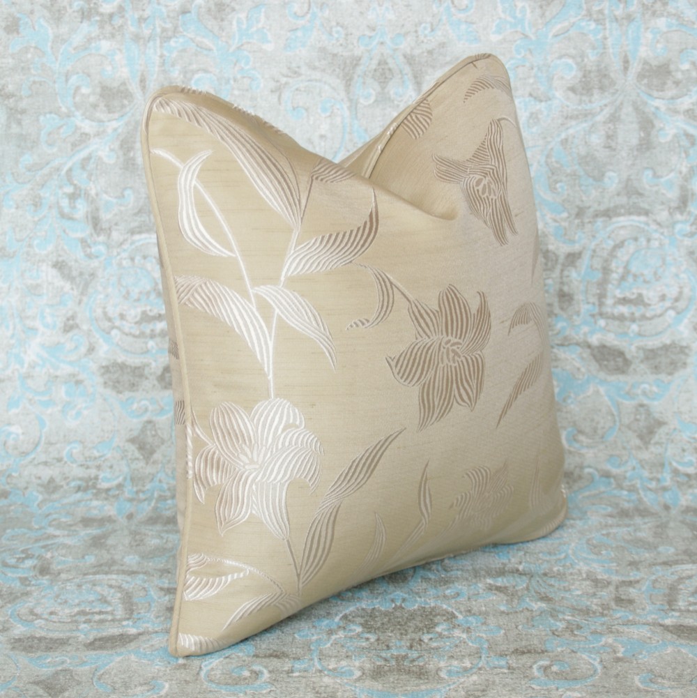 ゆりの花【クッションカバー45x45cm】（送料無料）サンドベージュ