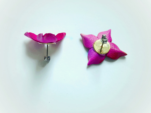 【納期約2週間】手染め山羊革の紫陽花ピアス（アザレアピンク） 3枚目の画像