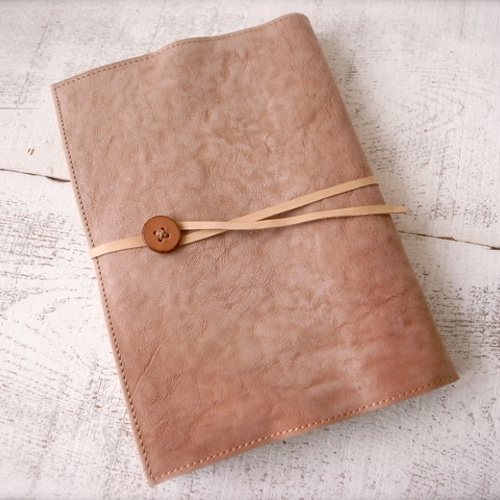 T様オーダー：A5判山羊ヌメ革×革ボタンのブックカバー ブックカバー