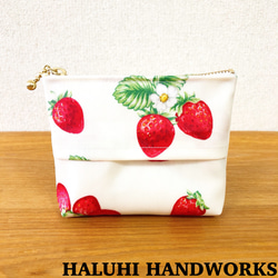 Strawberry  flowers ポケットティッシュ　小物入れポーチ　マチ付 1枚目の画像