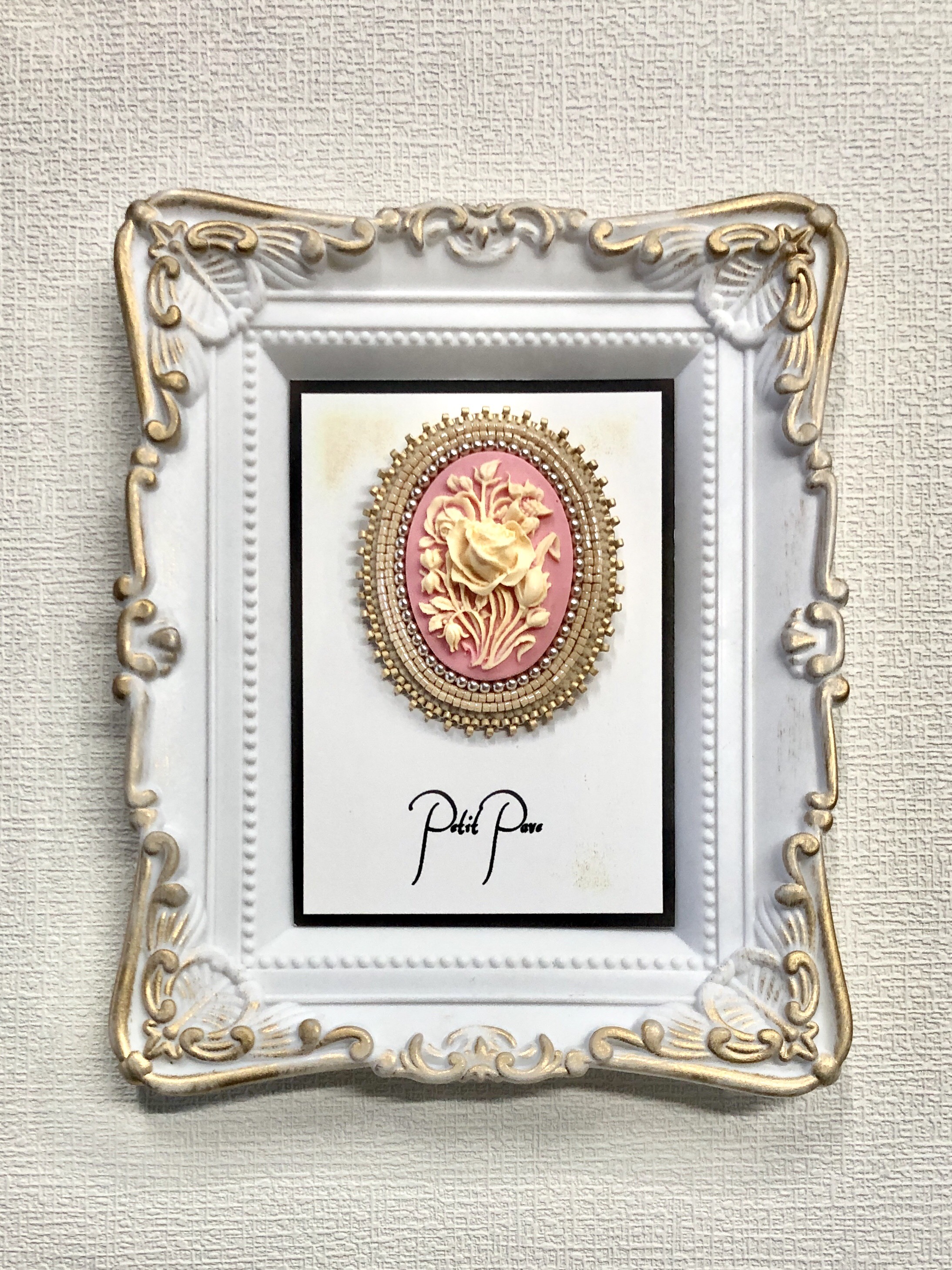 ボビン編刺繍レース付 洗濯物を運ぶ女性 人物風景画 アンティークカメオ イタリア