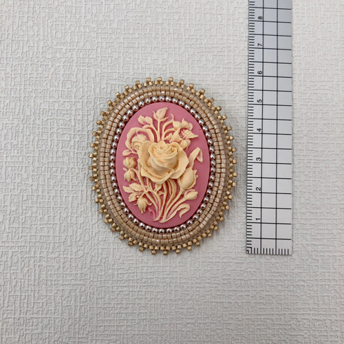 ビーズ刺繍 大人姫のカメオ風ブローチ ブローチ Petit Pave 通販