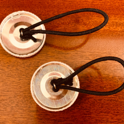 くるみボタン 刺繍ヘアゴム 2枚目の画像