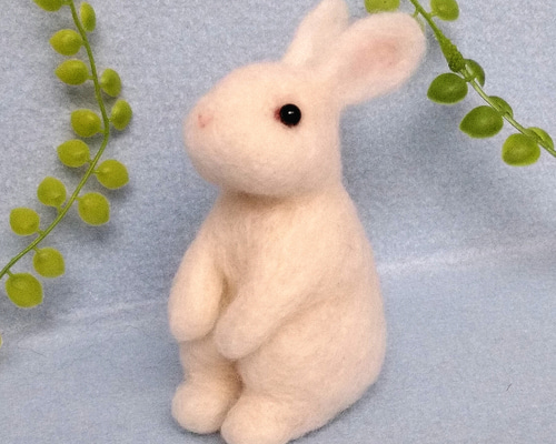 羊毛フェルト 白うさぎ ハンドメイド プレゼント 羊毛フェルト 白うさぎ ハンドメイド プレゼント うさぎ - フェルトの