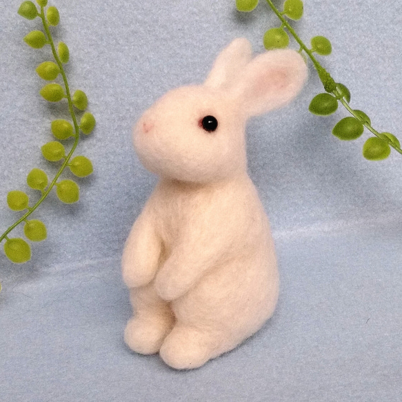 羊毛フェルト 白うさぎ ハンドメイド プレゼント 白うさぎ＊羊毛フェルト＊white rabbit 羊毛フェルト moco3871