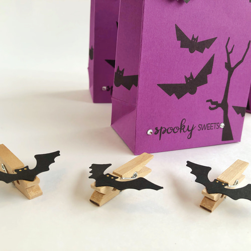 ハロウィン 手提げ紙袋（紫） コウモリのウッドピンチ付 ラッピング袋