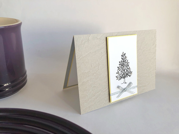 壁に掛けられたツリーの絵画のような クリスマスカード / イエロー・グレー・シルバー 6枚目の画像