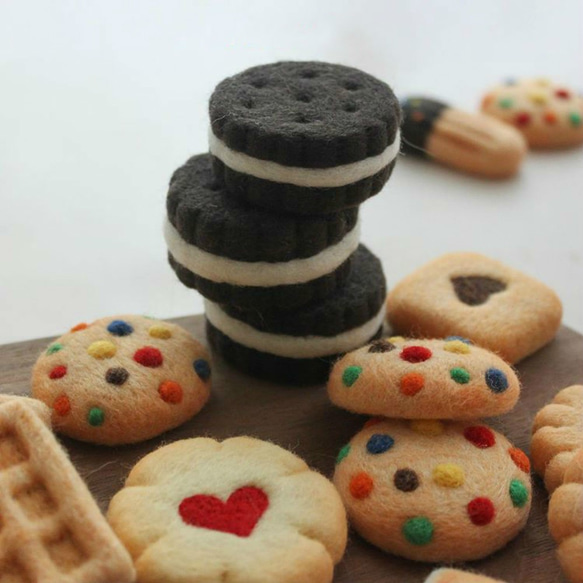 ウールフェルトハンドメイドオレオオレオビスケットブローチ/ピン