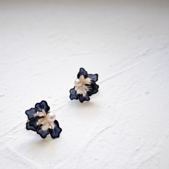 ＜SAPPHIRE BLUE＞ IRIS｜Pearl Earrings 2枚目の画像