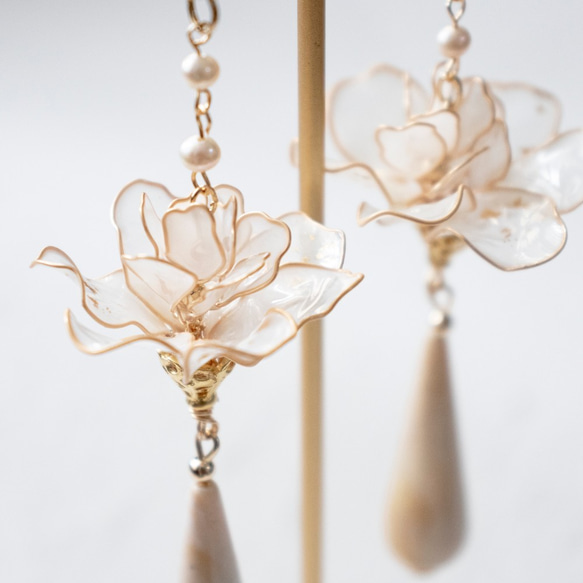 OVER THE MOON｜Pearl Earrings 3枚目の画像