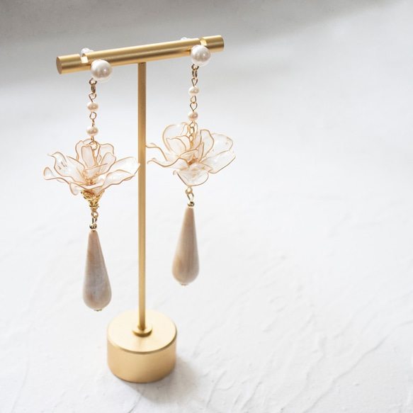 OVER THE MOON｜Pearl Earrings 7枚目の画像