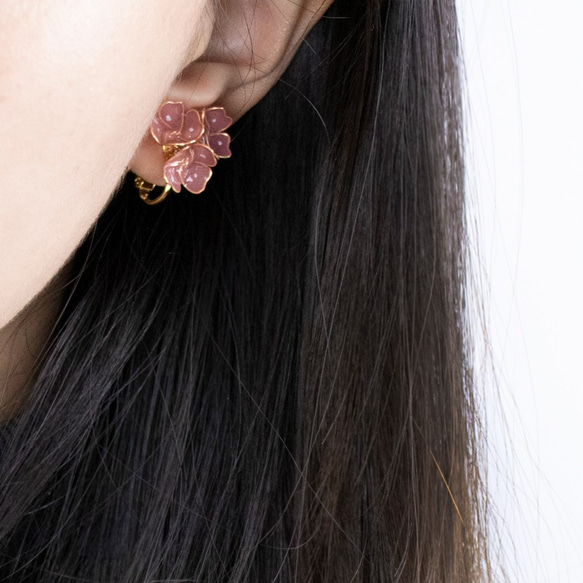 ＜ROSE TAUPE＞ LUCKY CLOVER｜Pearl Earrings 4枚目の画像