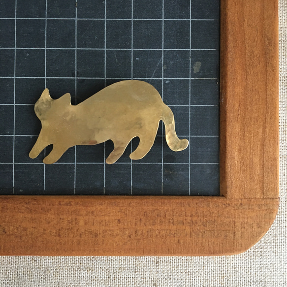 「猫」(左向き)/真鍮ブローチ 5枚目の画像