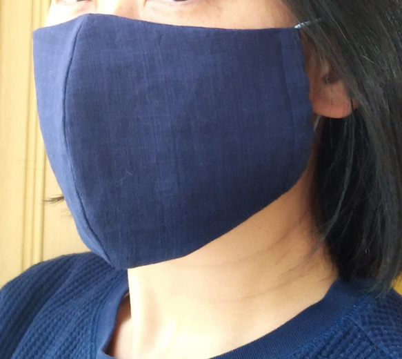 【立体マスク／男女兼用】ダブルガーゼを使った柔らかな肌触りのマスク／紺色 5枚目の画像